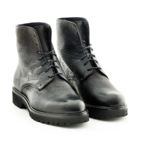 Damen Schnürstiefel in schwarzem Büffelleder mit rutschfester Gummisohle