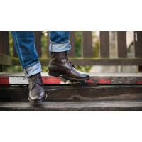 Schnürstiefel in braunem Büffellelder mit Leder/ Gummisohle